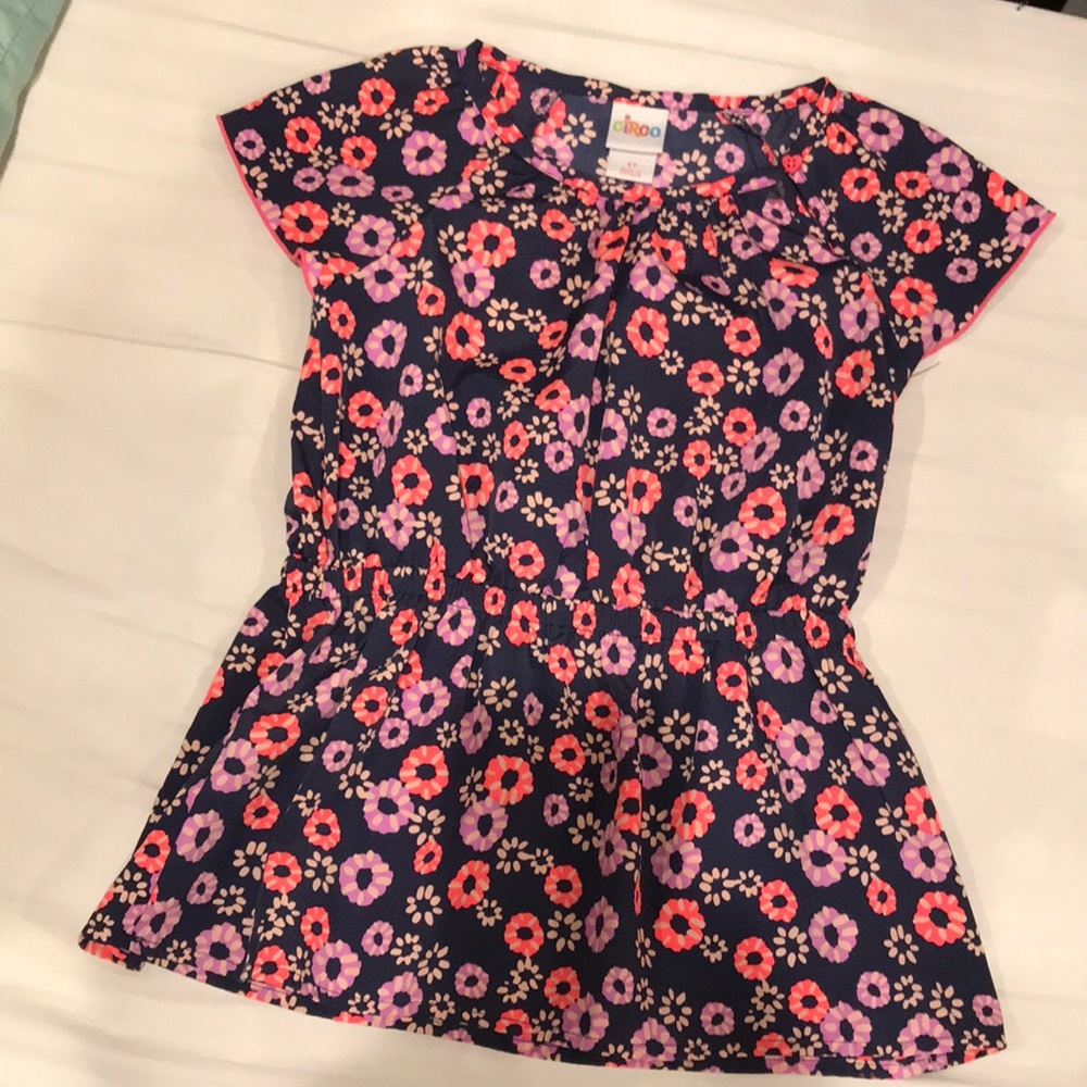 Girl’s shirt/ blouse size 5T